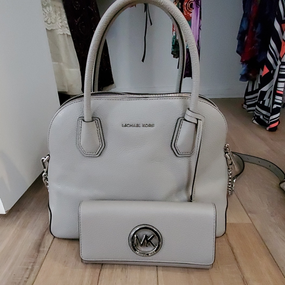 Michael Kors with wallet slightly used, like NEW